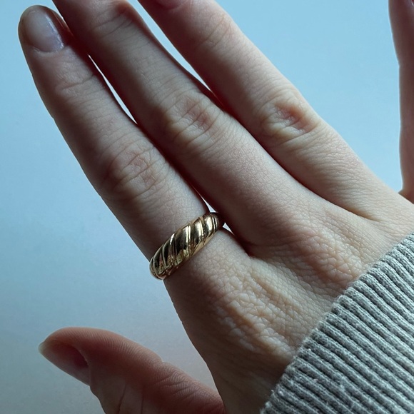 Gold ring - Picture 5 of 6